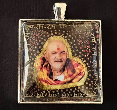 Small Neem Karoli Baba Pendant with Ram Ram Border - Image 2